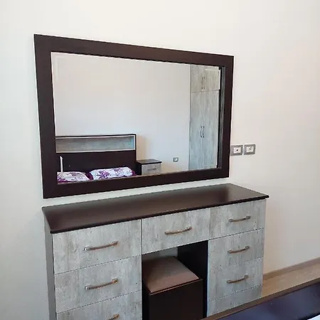 Tina's 1-bedroom * ジロカストラ