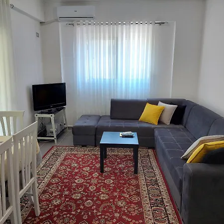 Tina's 1-bedroom Appartement Gjirokastër