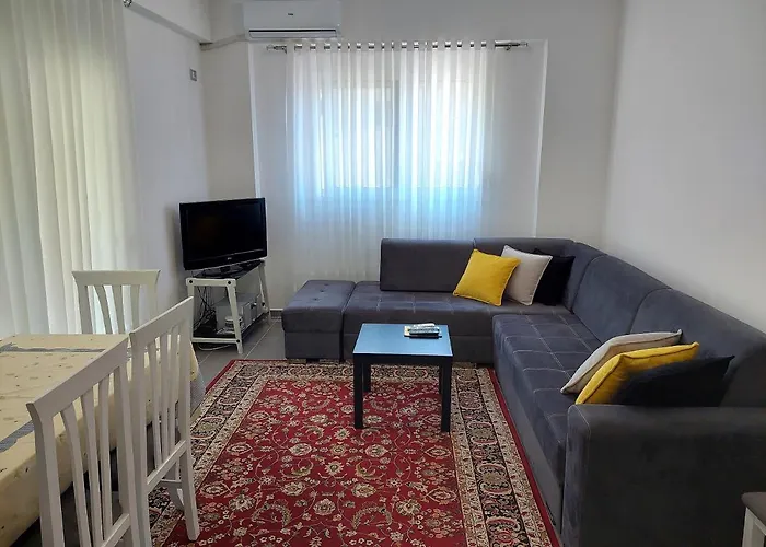 Tina's 1-bedroom Appartamento Gjirokastër